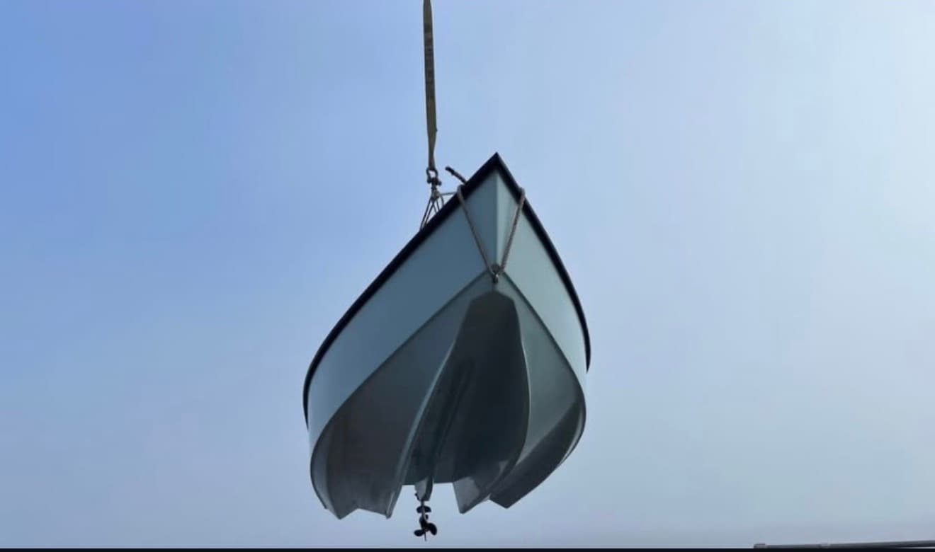 Del Mar hull lifted, showing the bottom